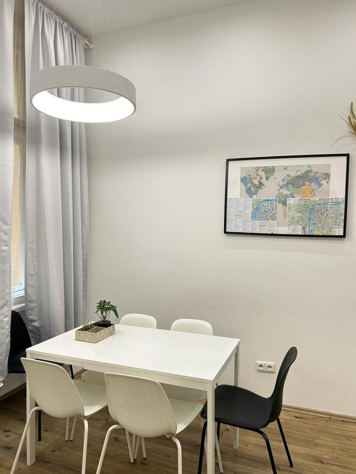 Appartamento Entire Unit In The Center Of