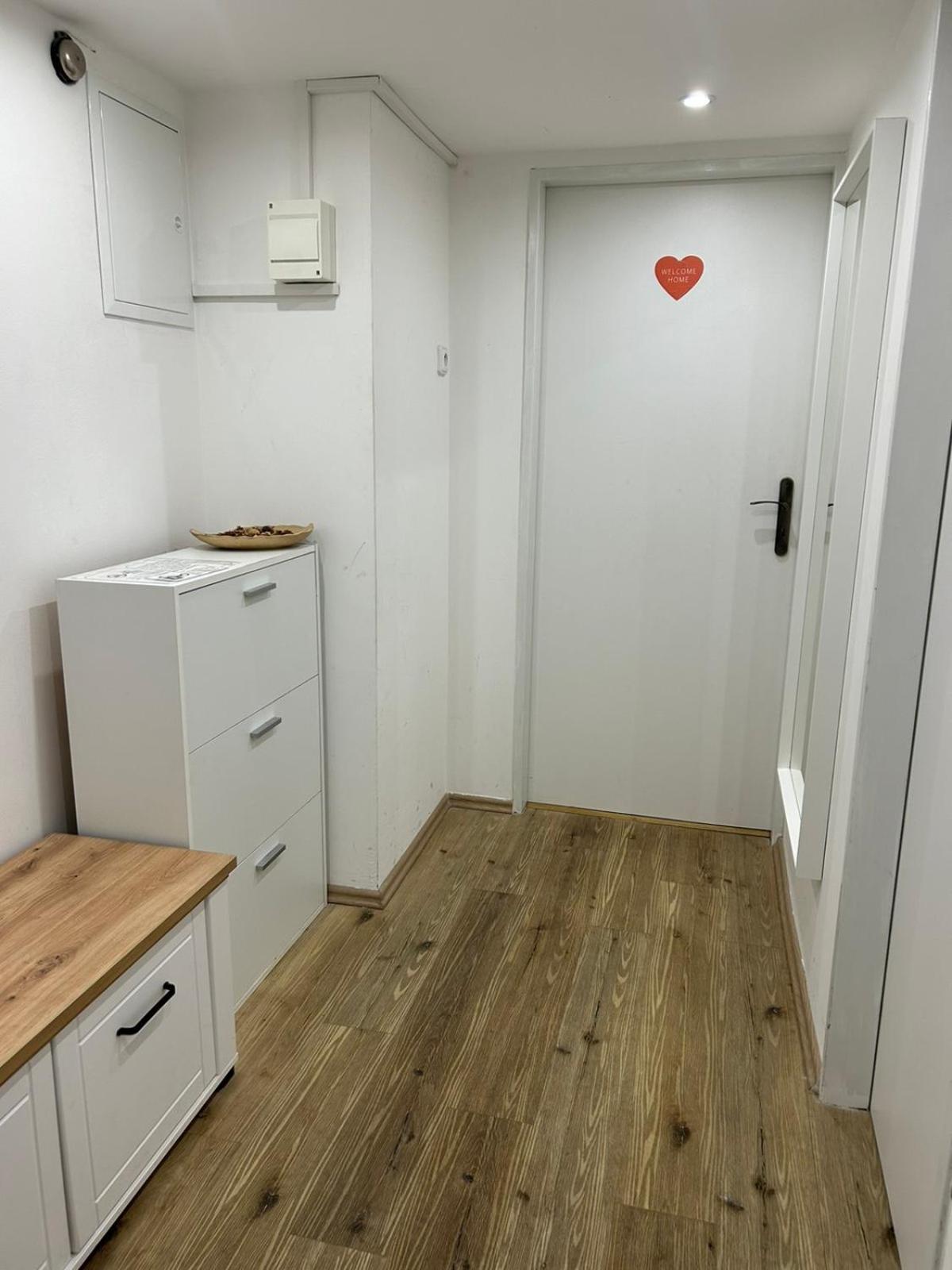 Entire Unit In The Center Of Appartamento